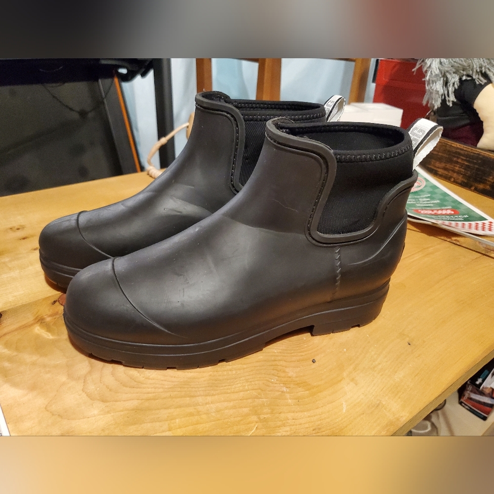 Women's Ugg Droplet Rain Boots.  Black Size US 10